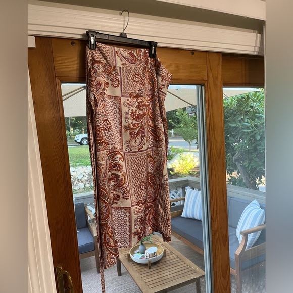 HALLOWEEN HIPPIE COSTUME Lulus Rust Paisley Print Satin Wrap Midi Skirt -Size XL - Picture 6 of 10